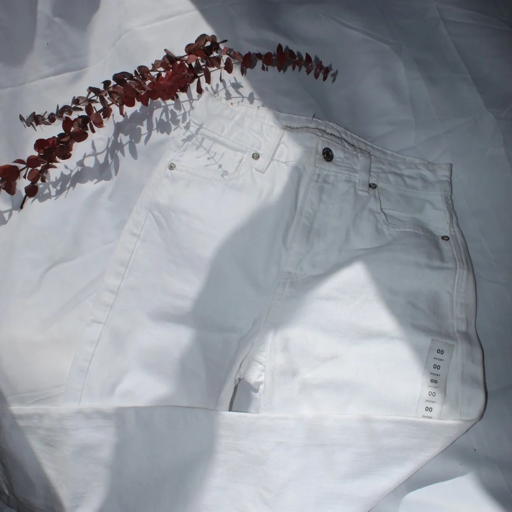 American Eagle Outfitters White Mom Jeans | Size 00 Short | FREE SHIPPING - Picture 4 of 7